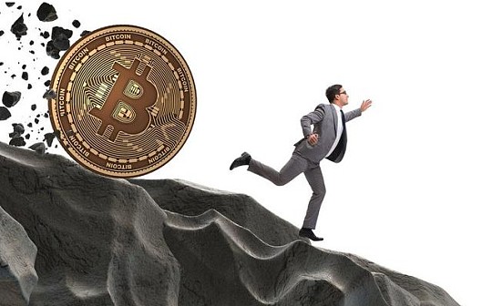 一月蒸发5000亿 减产币全线崩溃 比特币“明斯基时刻”降临？