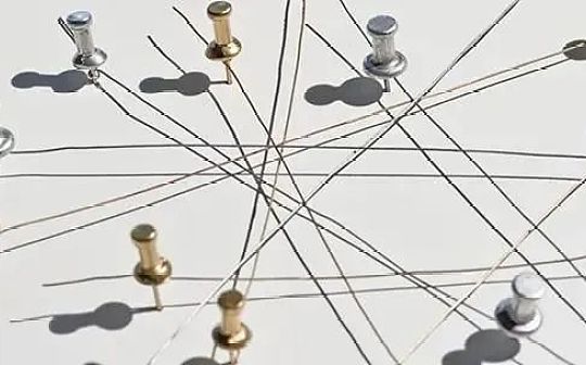 同质化通证的 NFTs 用于更加动态的治理结构