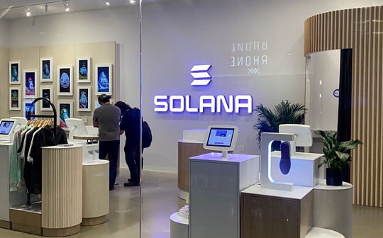 Solana「迷惑行为」：造手机、开门店