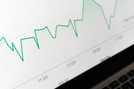 BTC:算力币价均减半，比特币矿工们还好吗？_btcs币多少钱一个