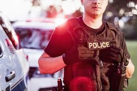 BIT:硬核：国外开发者用25美元做了个区块链警佩相机_vp币区块链价格