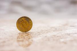 加密货币:比特币为何总在减半期间下跌？减半效应何时才会体现？_比特币一个多少人民币