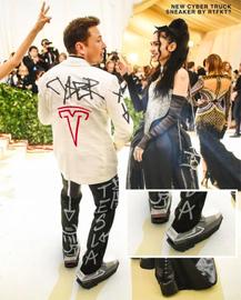 MUSK:马斯克被“带货”，NFT“炒鞋”蔓延时尚圈_StartFi
