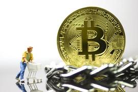 比特币:比特币跌破8600过年趋势如何走，减半下的挖矿，谁才是最值钱的？_爱玩比特币的男生靠谱吗