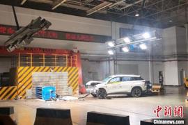 PLUS:新车上市前需过多少安全关？一次实车试验撞脱20万元_LUS