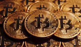 比特币价格:黄金VS比特币，全球市场“踩踏式”暴跌后避险谁更有优势？_比特币