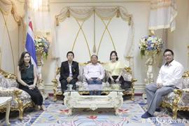 GTC:曾在缅甸战地直播卖珠宝，杭州女主持转行做直播，一晚销售破千万_VIPS价格