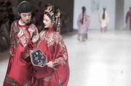 COS:萤火虫漫展汉服秀闹乌龙,华裳九州的“文化生意”还能走远吗?_osmosis币总量