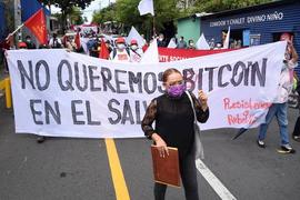 QUA:反对比特币成为法定货币！萨尔瓦多抗议者烧毁比特币ATM机_YEC