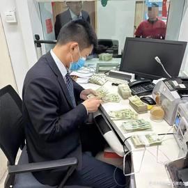 APP:岱岳农商银行粥店支行：清点零币暖人心，为民解忧显真情_APP
