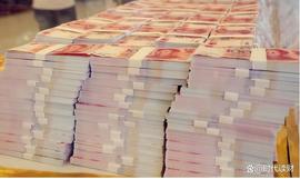 :越南成捆的人民币在街道上摆放，到底要做什么？看完知道了_