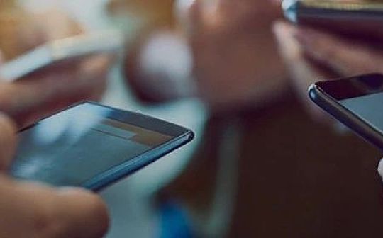 ALA:Mate 60芯片解密：疑似国产自研替代 但华为禁止渠道商宣传5G_TCHA